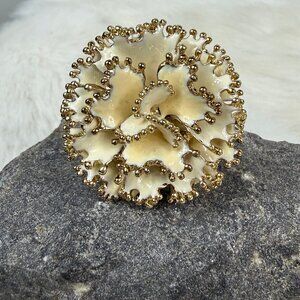 Abstract Flower Stretch Ring 3D Figural Cream & Gold Tone